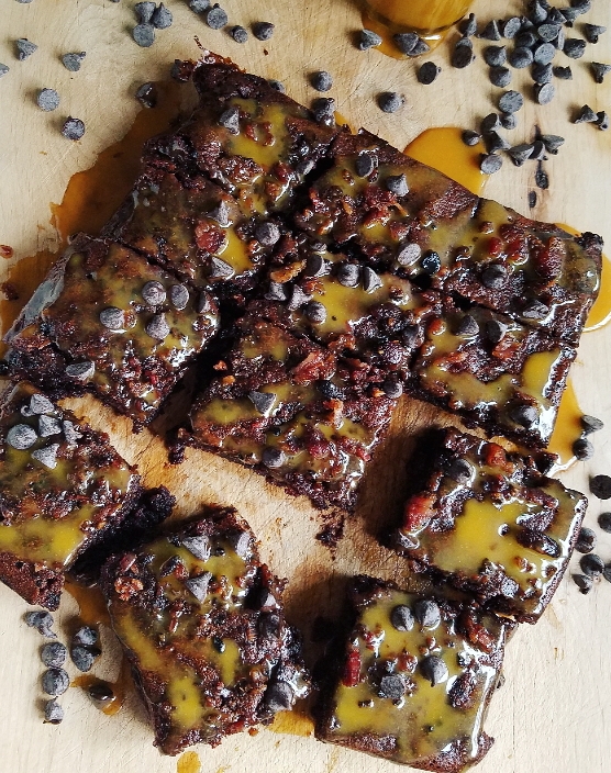 caramel bacon brownies