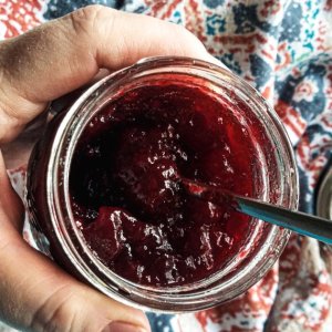 keto blackberry strawberry jelly in a jar