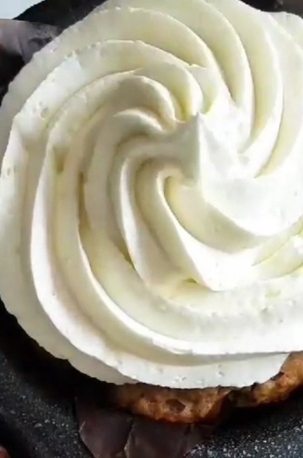 closeup of the sugar free vanilla frosting