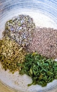 dried herbs for easy keto marinara sauce