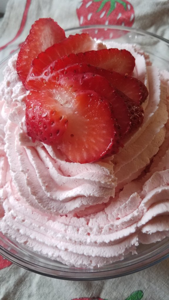 keto 3 ingredient strawberry fluff