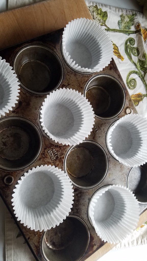 example of how to position muffin liners