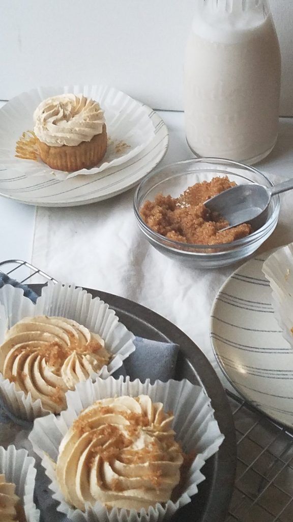 keto butterscotch caramel cupcakes
