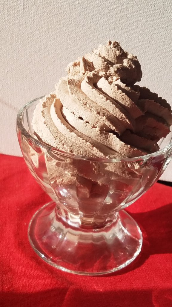 4 ingredient keto chocolate mousse in dessert dish