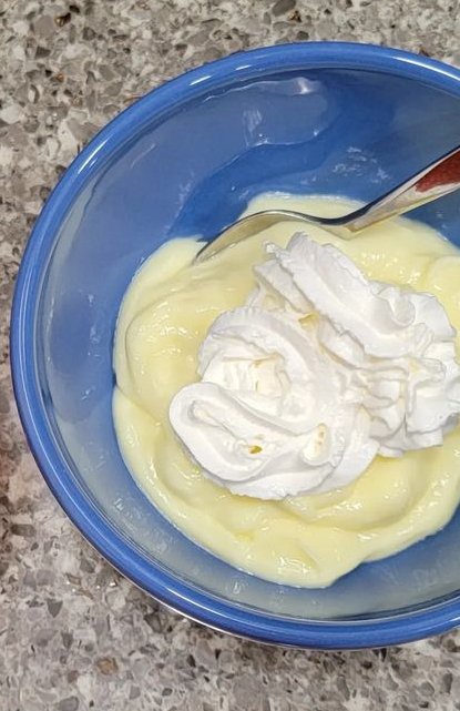vanilla pudding in a blue bowl