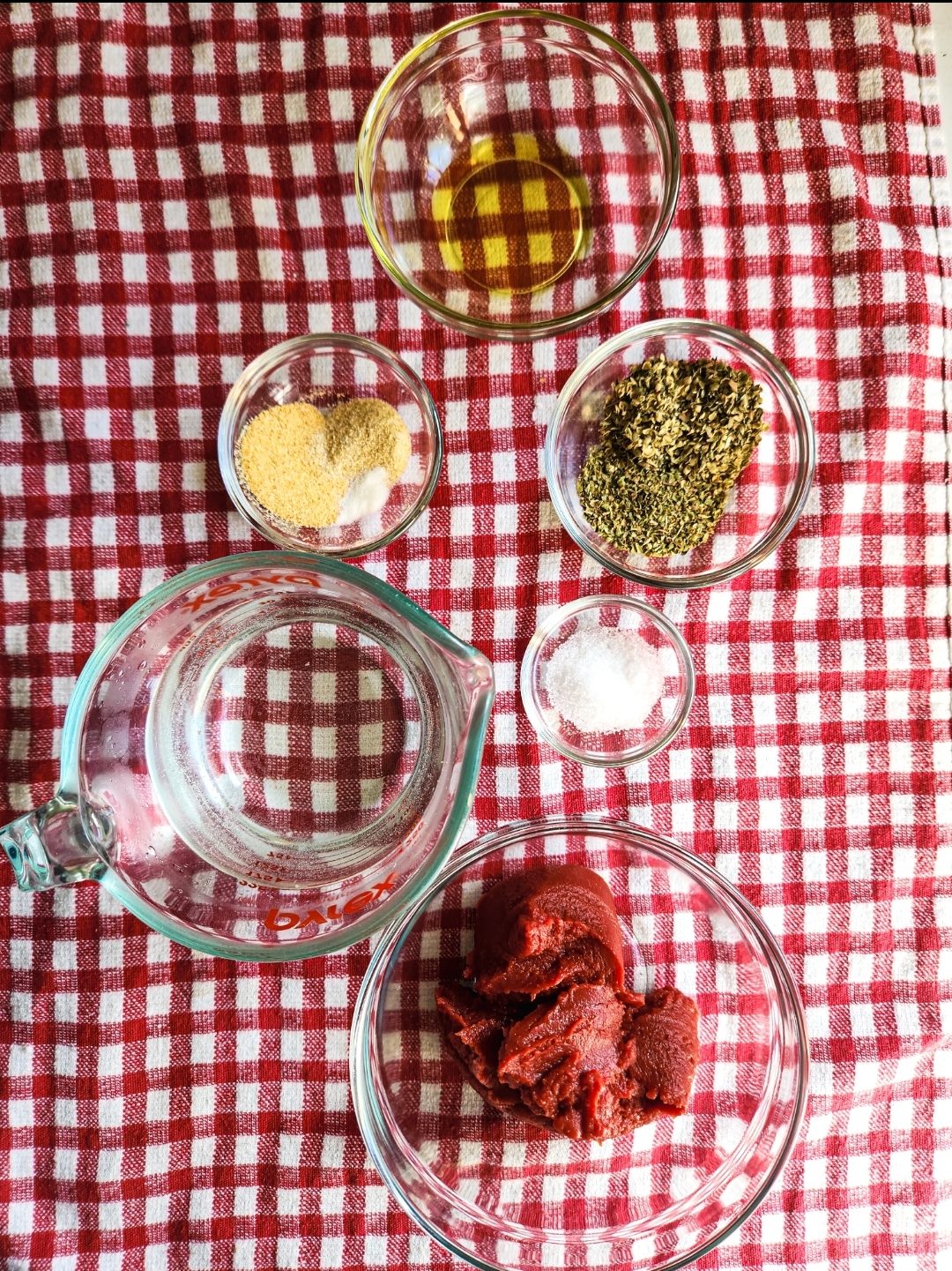 Ingredients needed to make low carb pizza sauce from one can of tomato paste