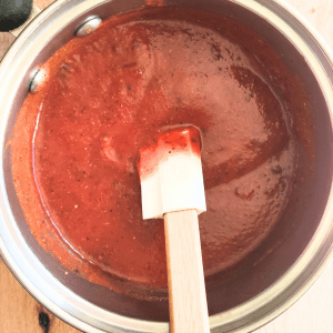 Low carb pizza sauce from one can of tomato paste in a saucepan