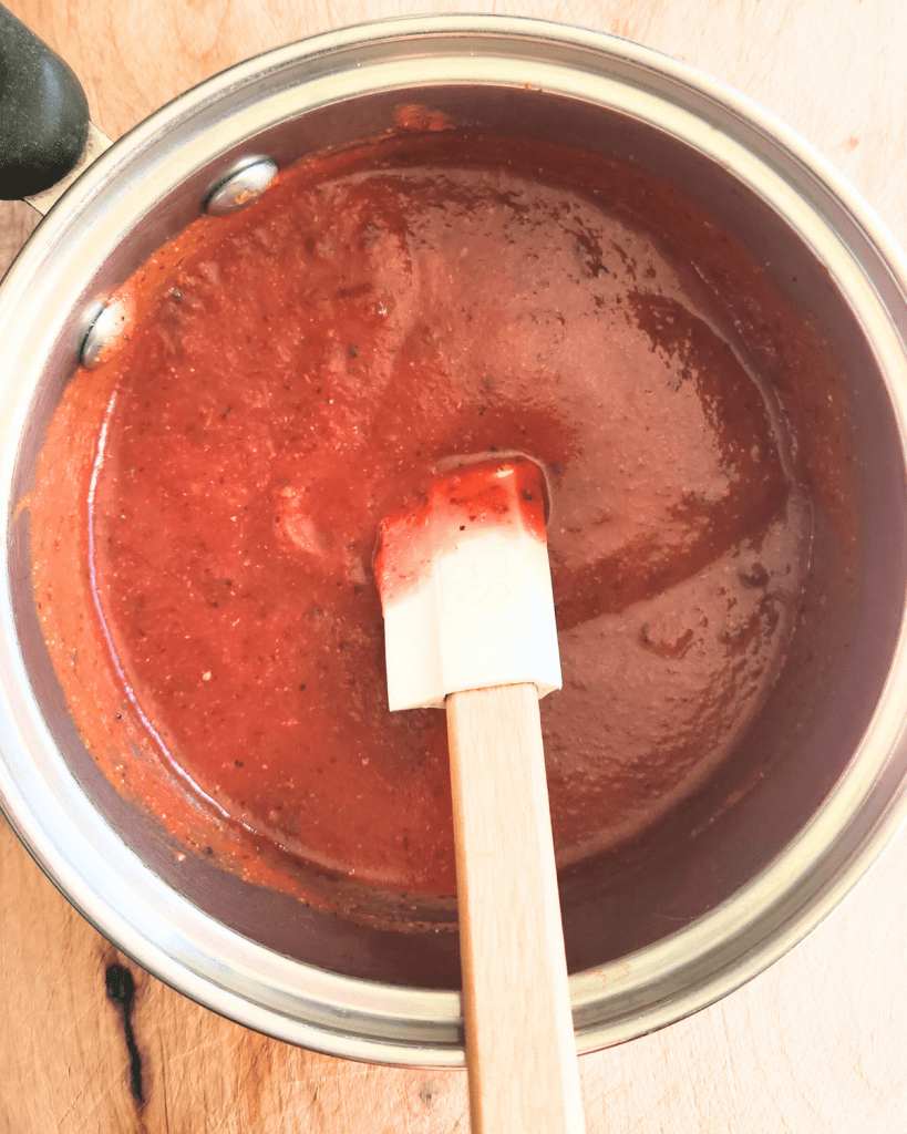 Low carb pizza sauce from one can of tomato paste in a saucepan