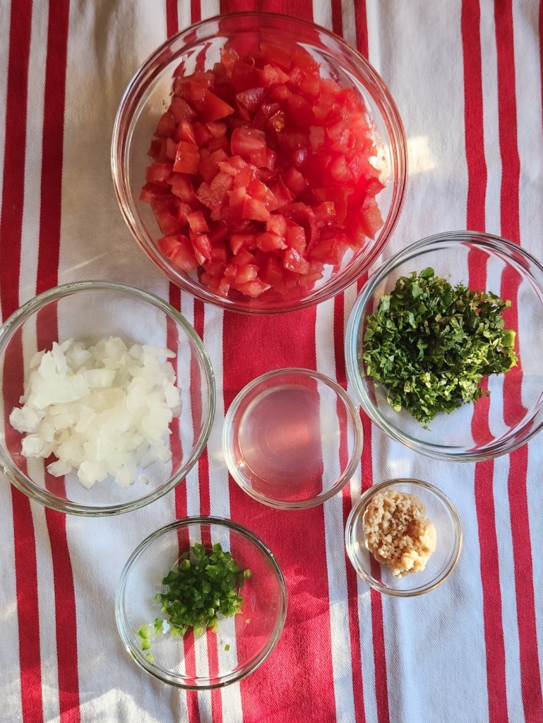 ingredients needed to make fresh pico de gallo.