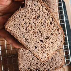 the best gluten free bread recipe without gums sliced up.
