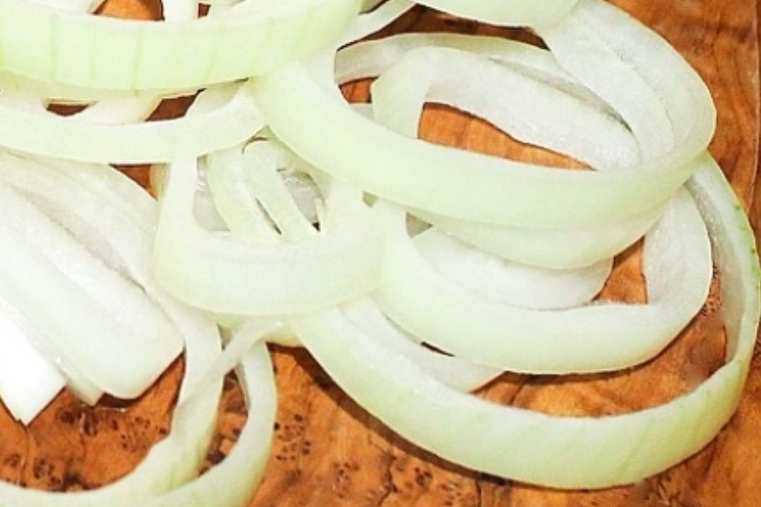 Raw onion chopped into rings.