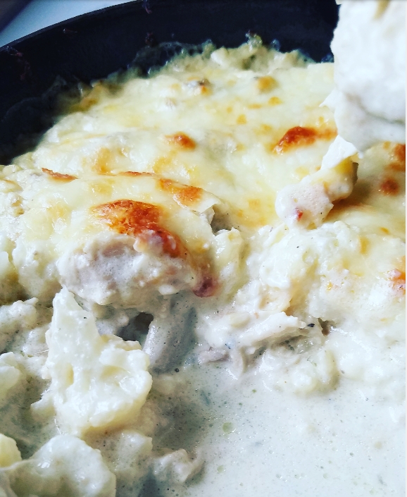 chicken alfredo cauliflower casserole in a skillet.