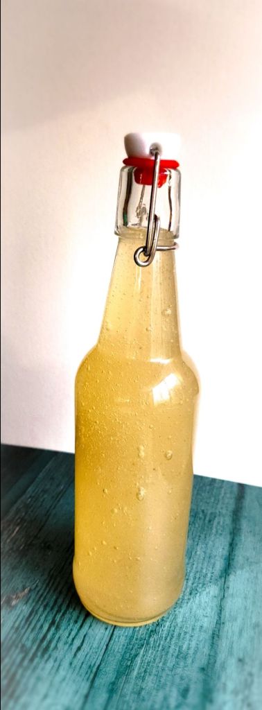 Bottled keto friendly honey substitute.