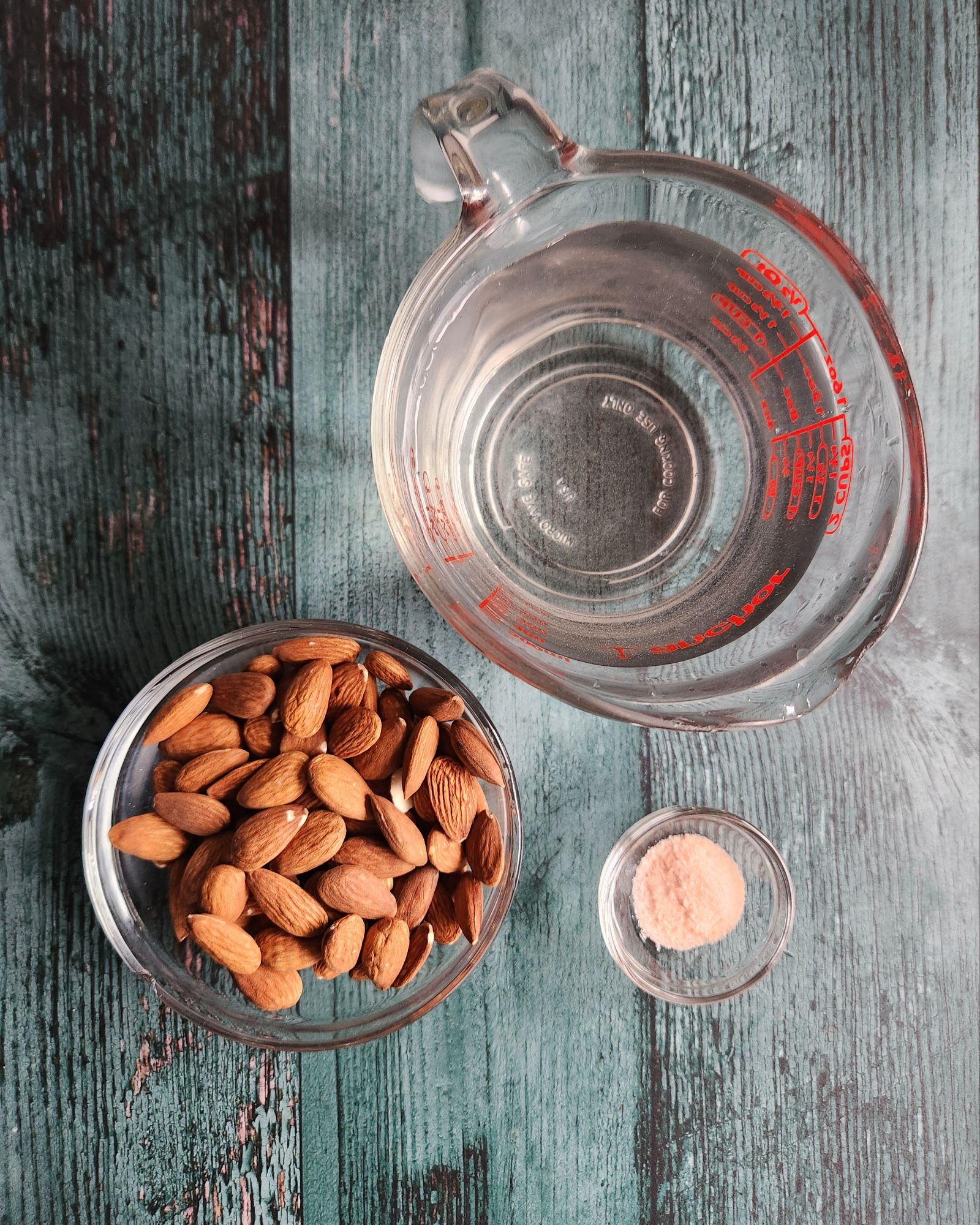 Ingredients needed to make almond milk.