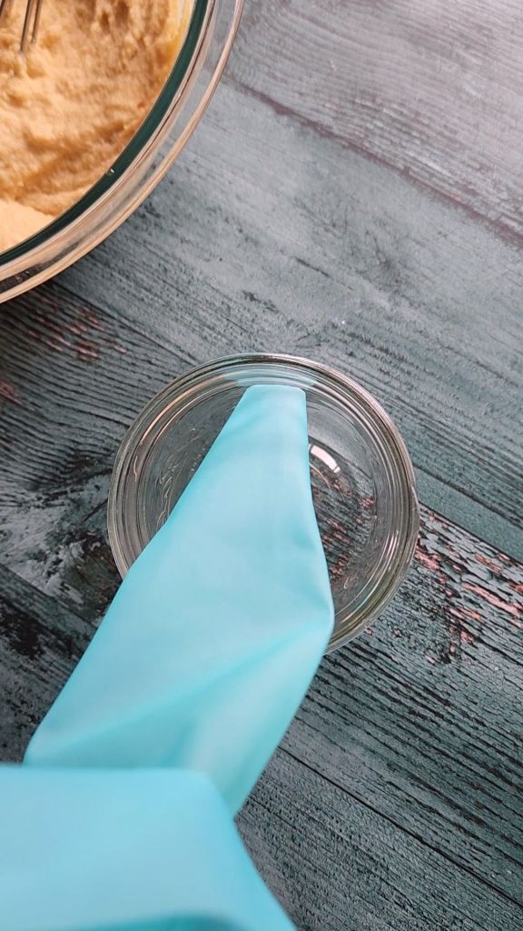 Placing a Piping Bag into a wide mouth jar for stabilization.
