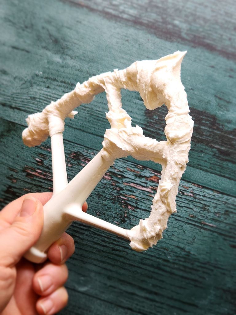 easy dairy-free low carb buttercream frosting recipe.