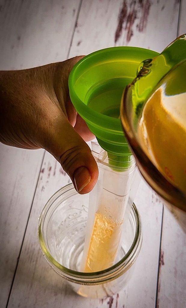 pouring jel mixture into push pop sleeve