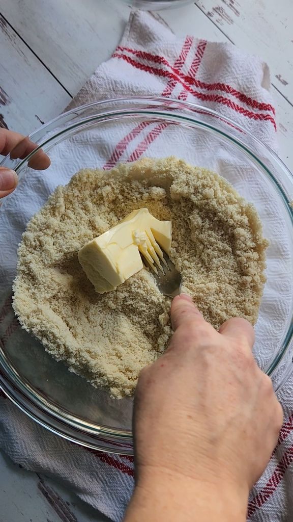 Gluten free low carb copycat graham pie crust recipe.