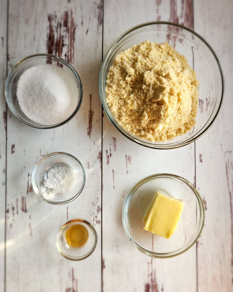 Ingredients needed to make gluten free crust.