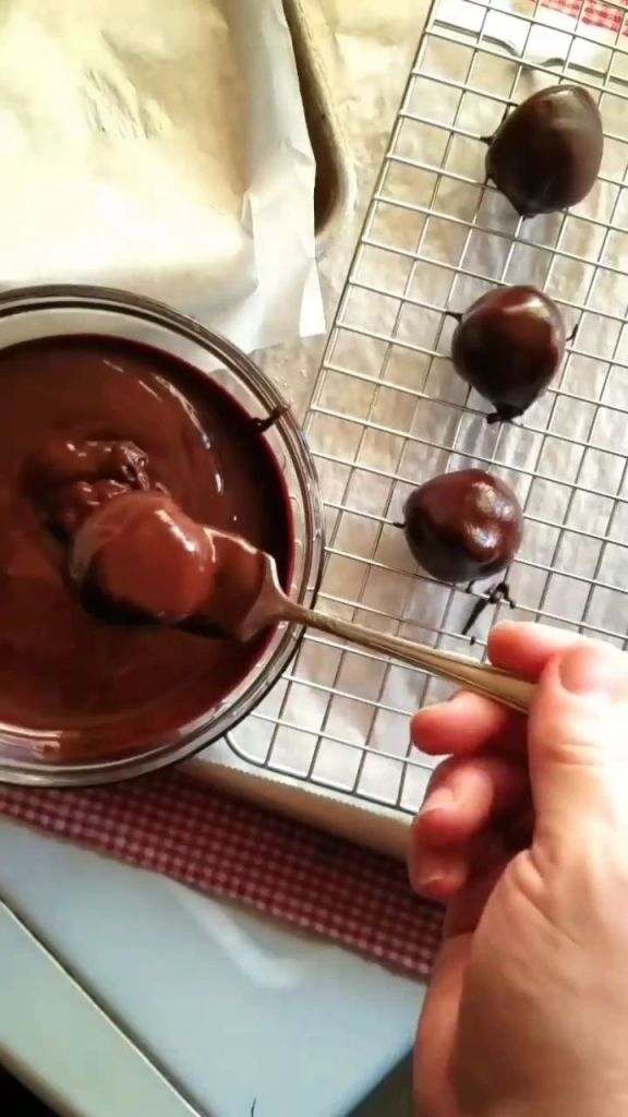 Easy no bake cheesecake balls recipe